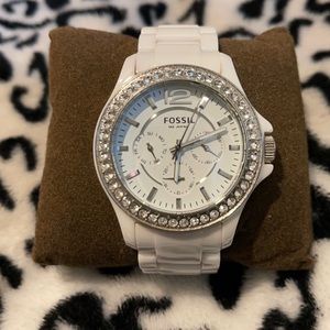 Stainless steel Fossil 10 ATM watch color white